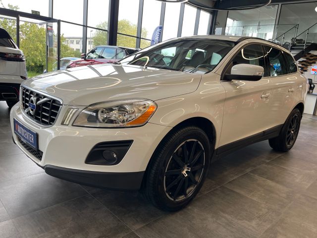 Volvo XC 60  Momentum AWD *AHK*NAVI*TEMPOMAT*ALLRAD*