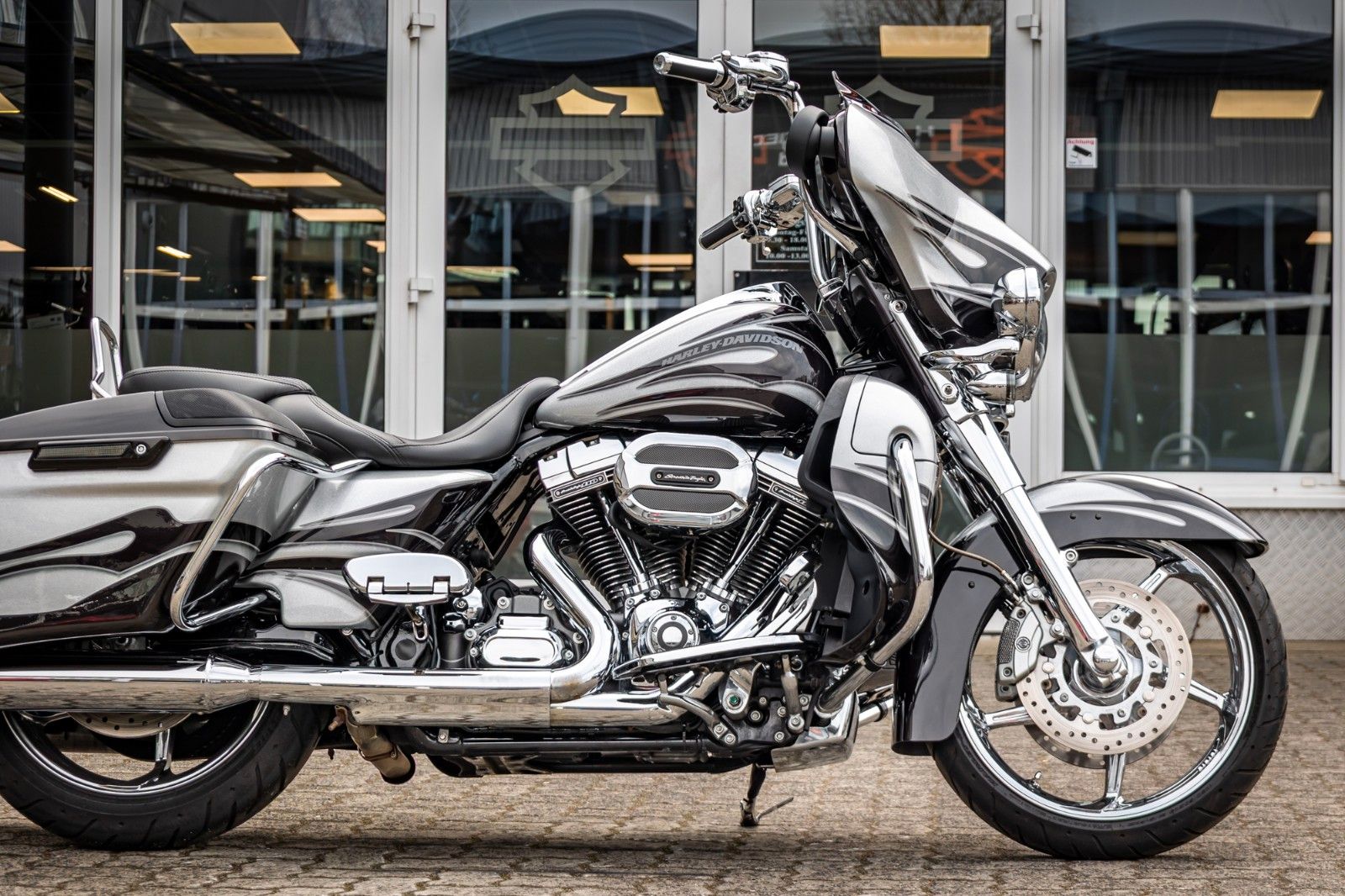 Fahrzeugabbildung Harley-Davidson CVO STREET GLIDE 110 FLHXSE - KESSTECH