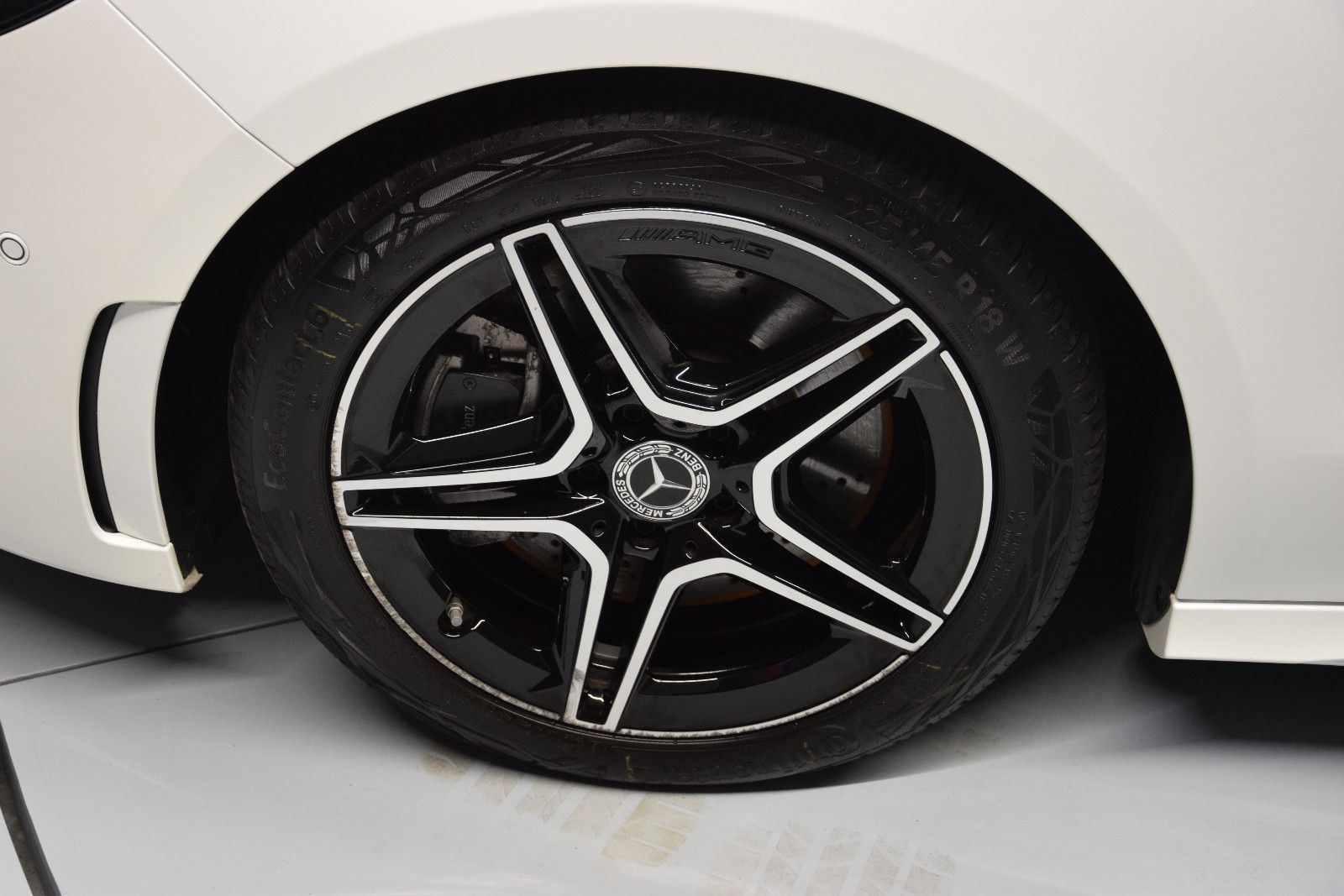 Fahrzeugabbildung Mercedes-Benz B 250 4Matic AMG Pano 360° Night ACC MBUX