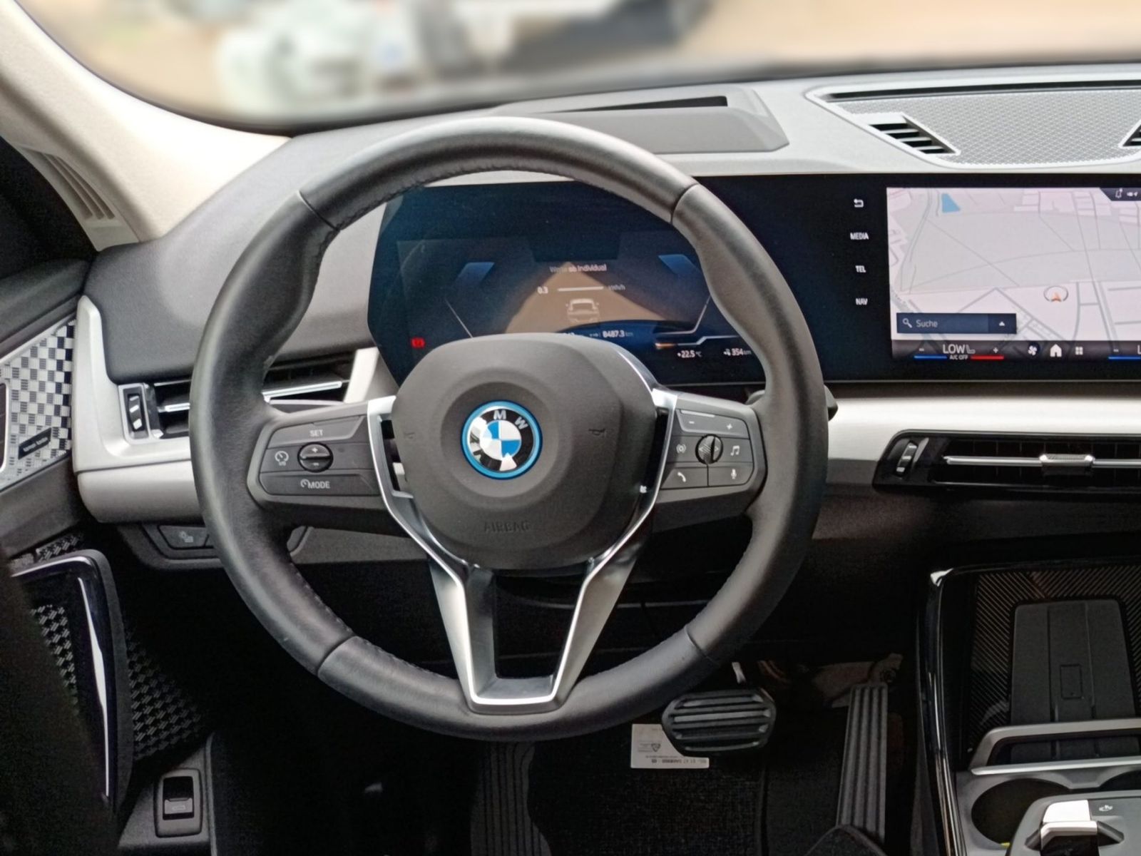 BMW iX2 - Bild 19
