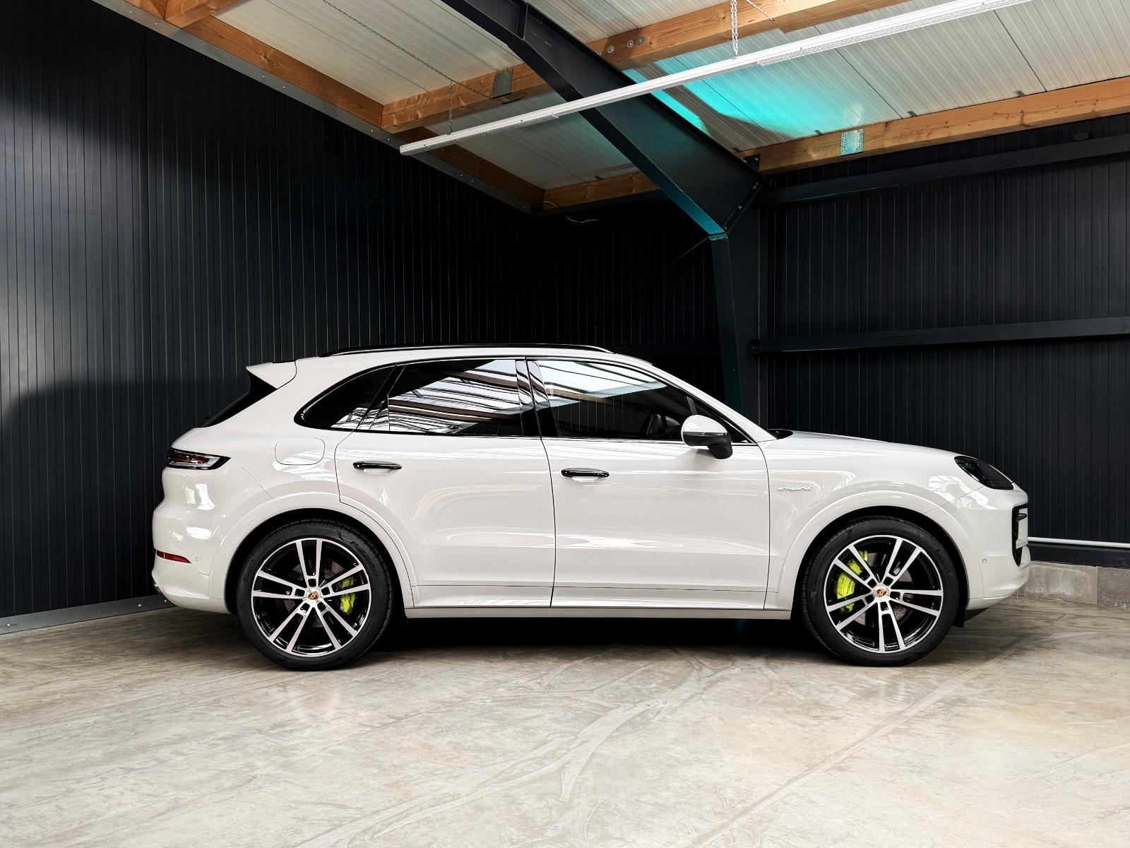 Porsche Cayenne E-Hybrid + Vollaust. + Approved +Panoram