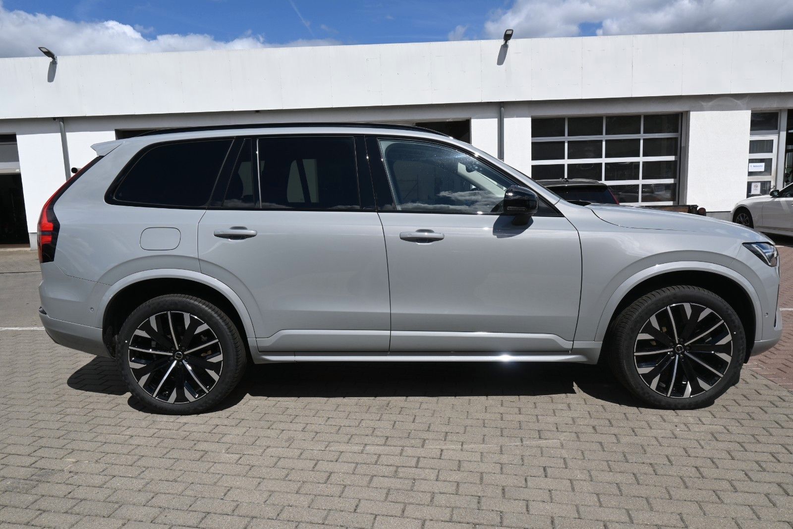 Fahrzeugabbildung Volvo XC90 T8 AWD Plus Dark*PANO*360°*HuD*H&K*ACC