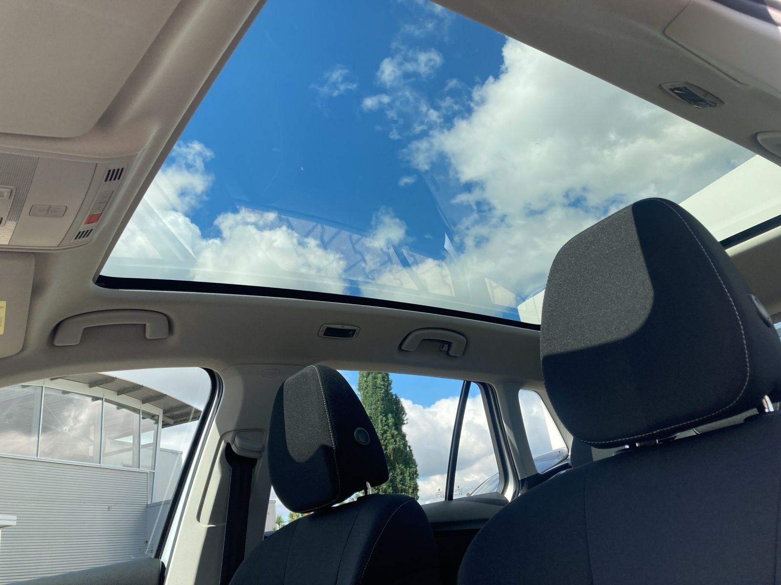 Fahrzeugabbildung SKODA Kamiq TSI Ambition LED Pano GRA PDC SH LM
