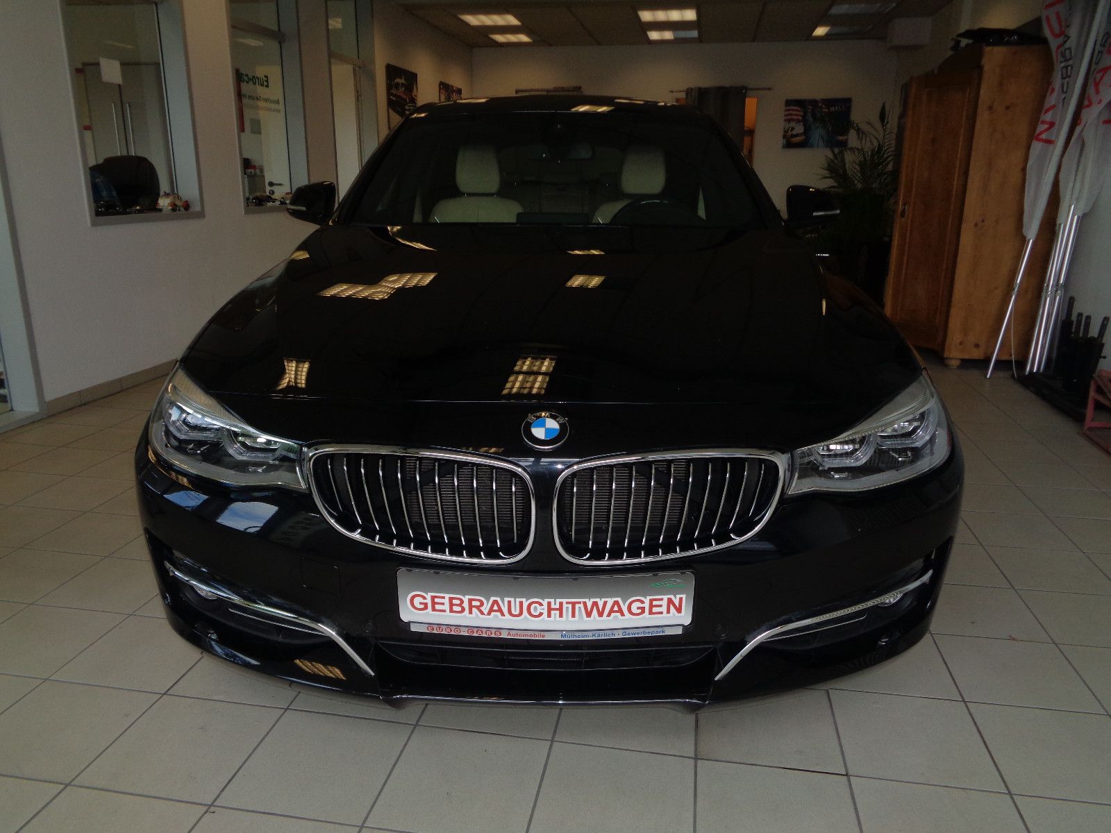 Fahrzeugabbildung BMW 330 Gran Turismo xDrive Luxury Line / NAVI / LED