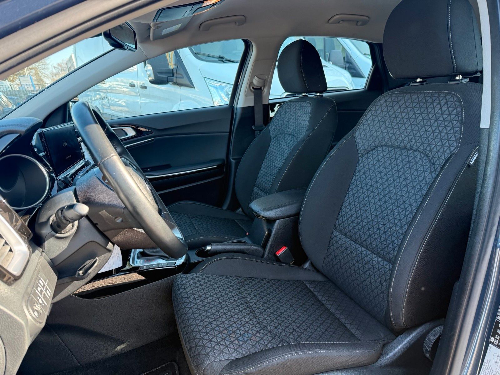 Fahrzeugabbildung Kia cee'd --Automatik--
