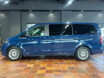 Mercedes V 220 - 2
