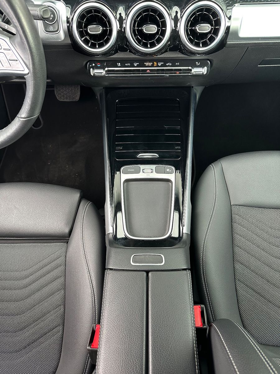 Fahrzeugabbildung Mercedes-Benz GLB 200 d Progressive Advanced NAV+LED+AHK