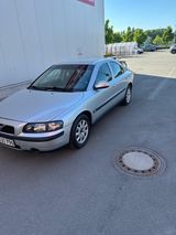 Volvo S60 2.4 Benzin | 140 PS | TÜV bis 20... - Volvo S60 aus 2001: 2.4