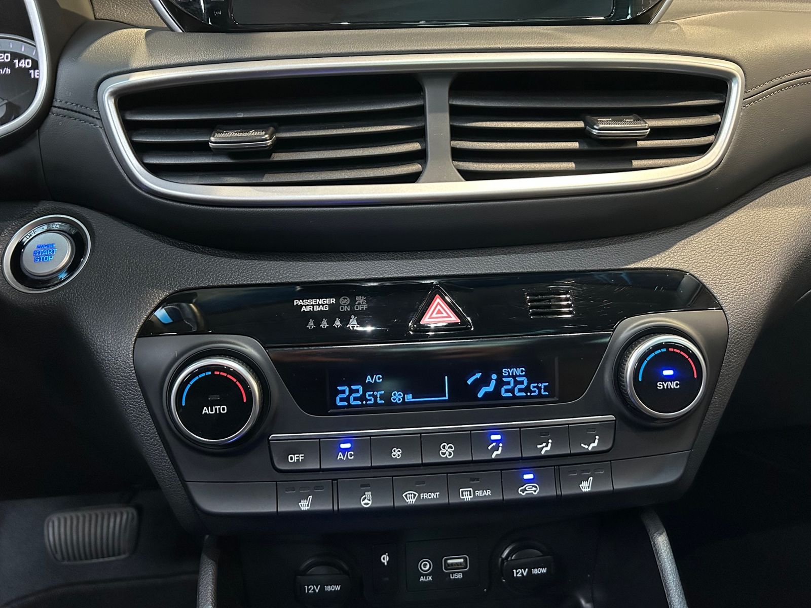 Fahrzeugabbildung Hyundai TUCSON Premium 4WD PANO AHK LED NAVI