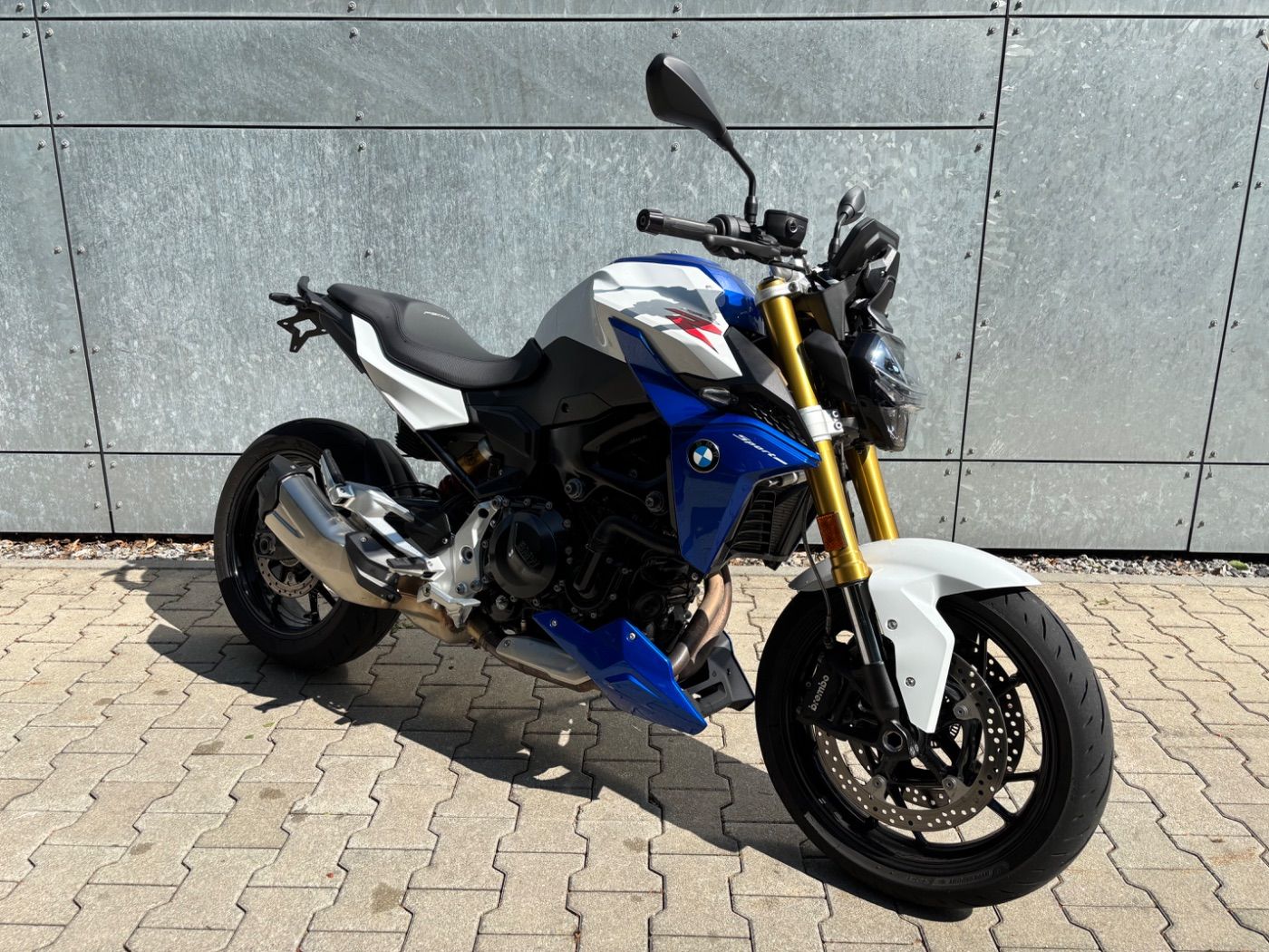 Fahrzeugabbildung BMW F 900 R A2 Style Sport 3 Pakete