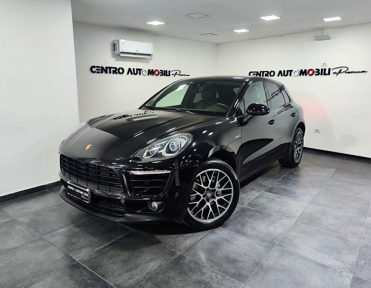 PORSCHE Macan