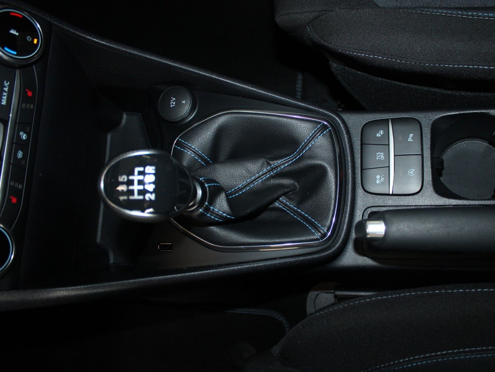 Fahrzeugabbildung Ford Fiesta Hybrid Active X LED ACC Winter + Park Pak