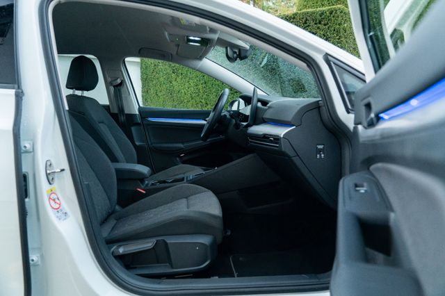 Volkswagen Golf 8 2.0 TDI LIFE/ BUSINESS/ AHK/ LED+ Volkswagen Golf 8 2.0 TDI LIFE/ BUSINESS/ AHK/ LED+