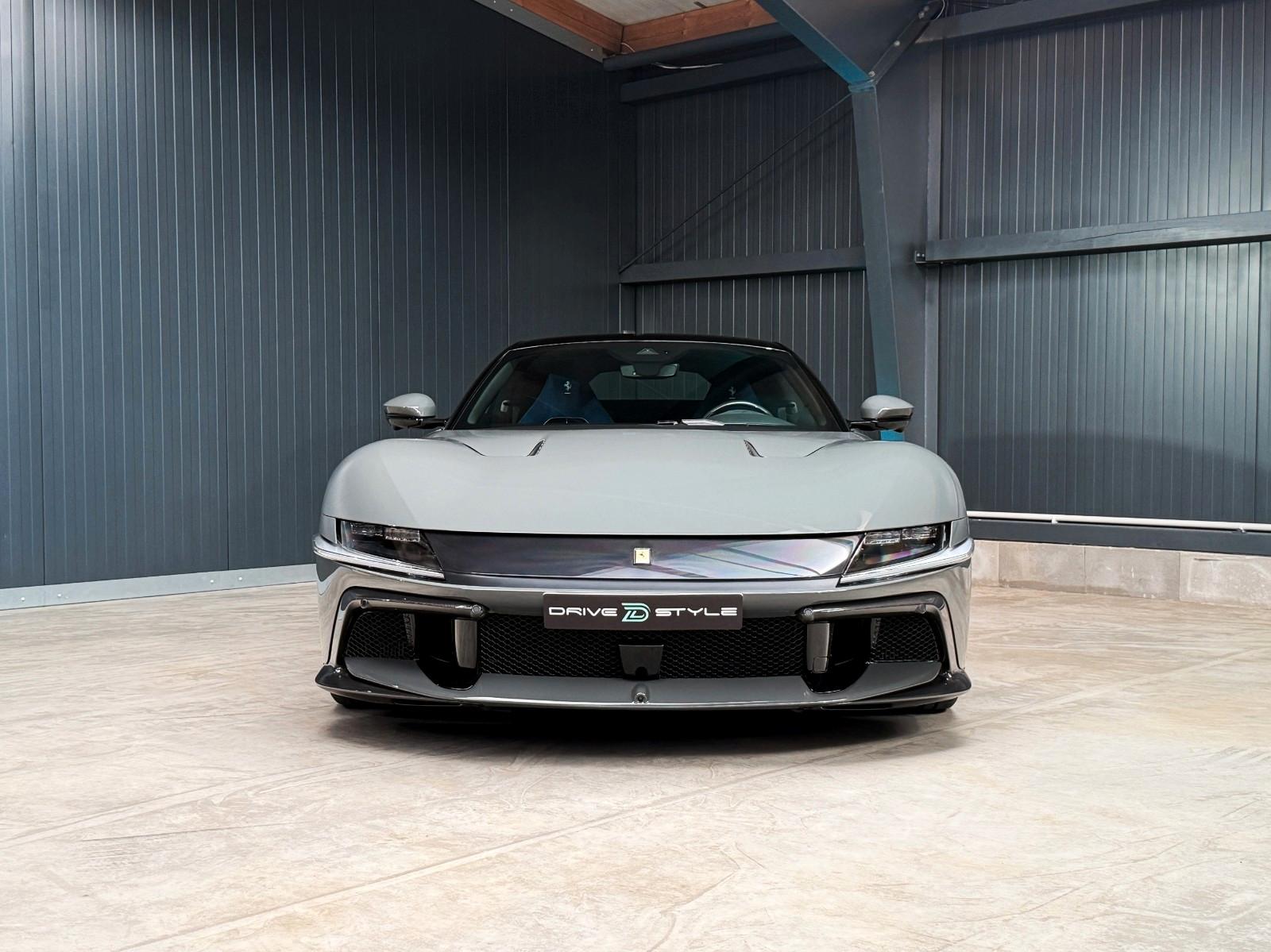 Ferrari 12Cilindri + 1. Hand + 54 km + Carbon Exterieur