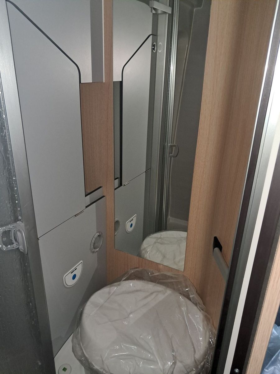 Fahrzeugabbildung Karmann Dexter 4x4 DE 570 AW Markise, Allrad, Alufelgen