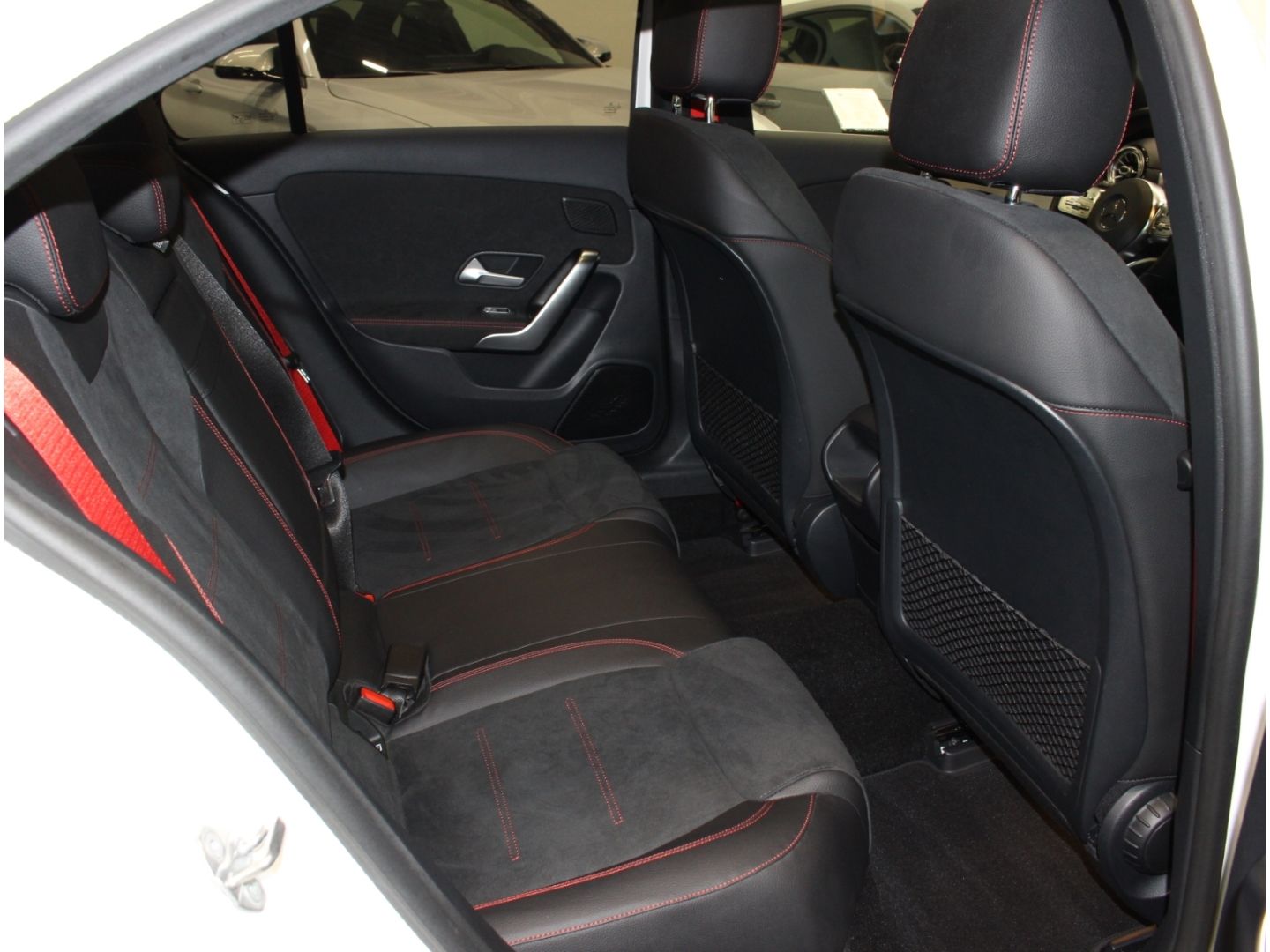 Fahrzeugabbildung Mercedes-Benz A 35 AMG 4Matic MULTIBEAM*STDHZ*Pano*Kamera