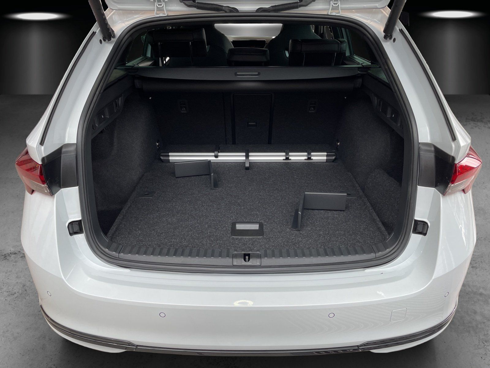 Fahrzeugabbildung SKODA Octavia Combi Sportline 1,5 TSI 110 kW DSG mHEV