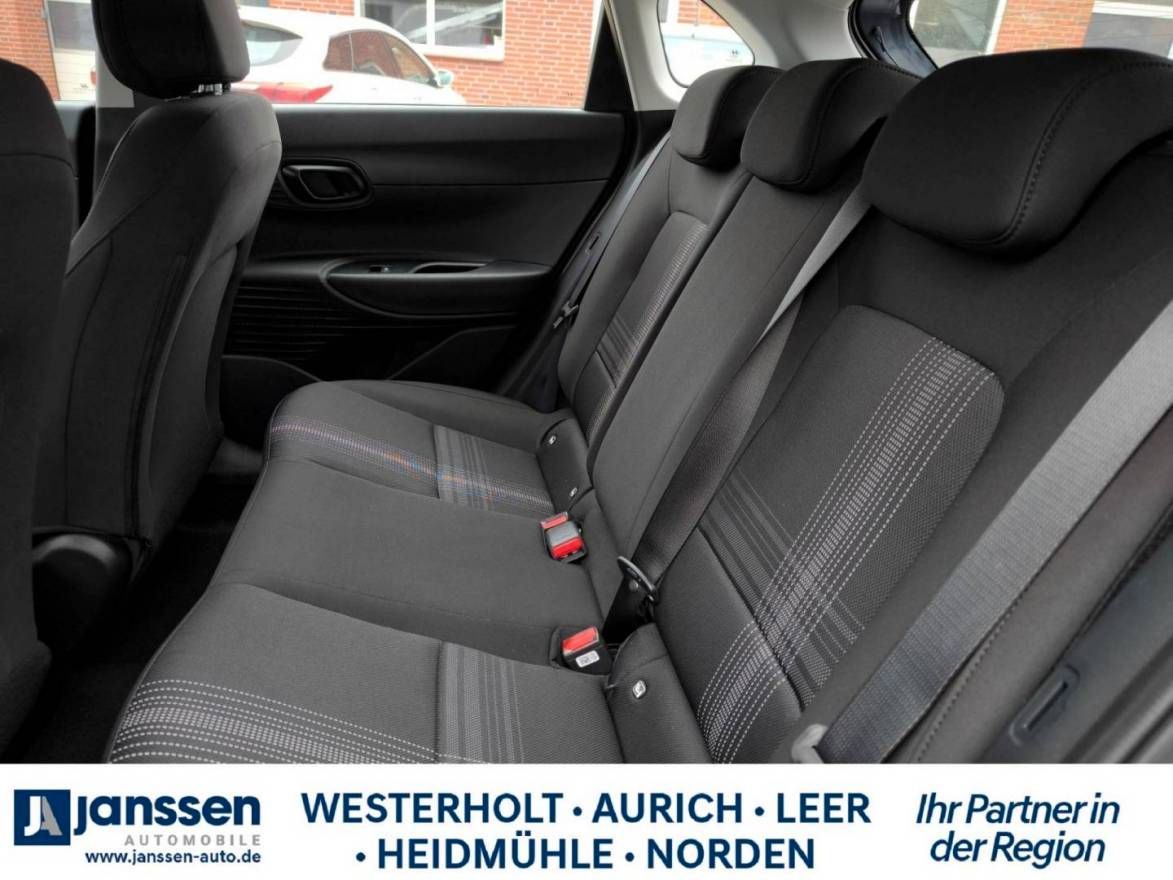 Fahrzeugabbildung Hyundai i20 Select Funktionspaket PDC Navi Rückfahrkamer