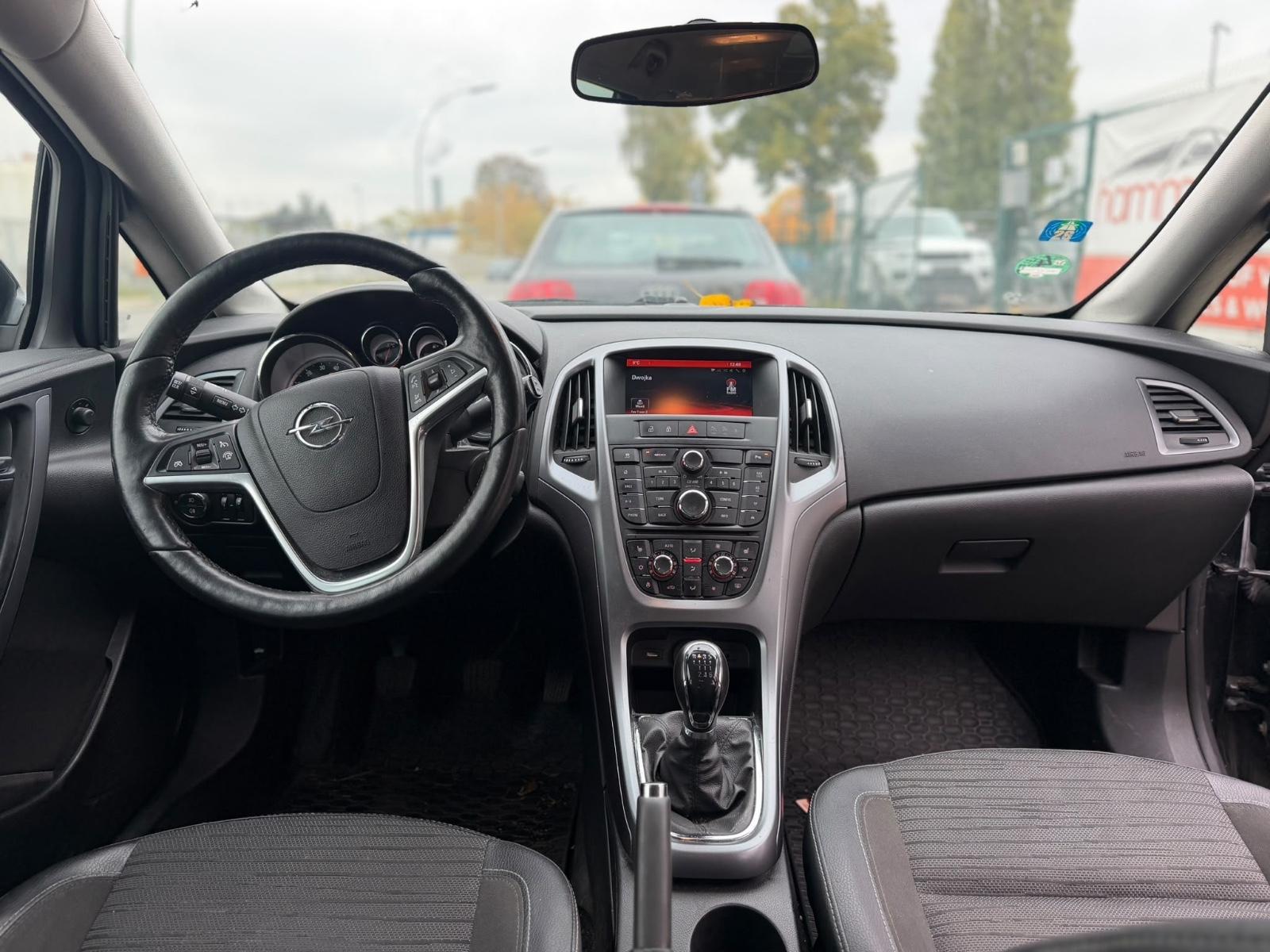 Opel Astra 2015 — photo 9