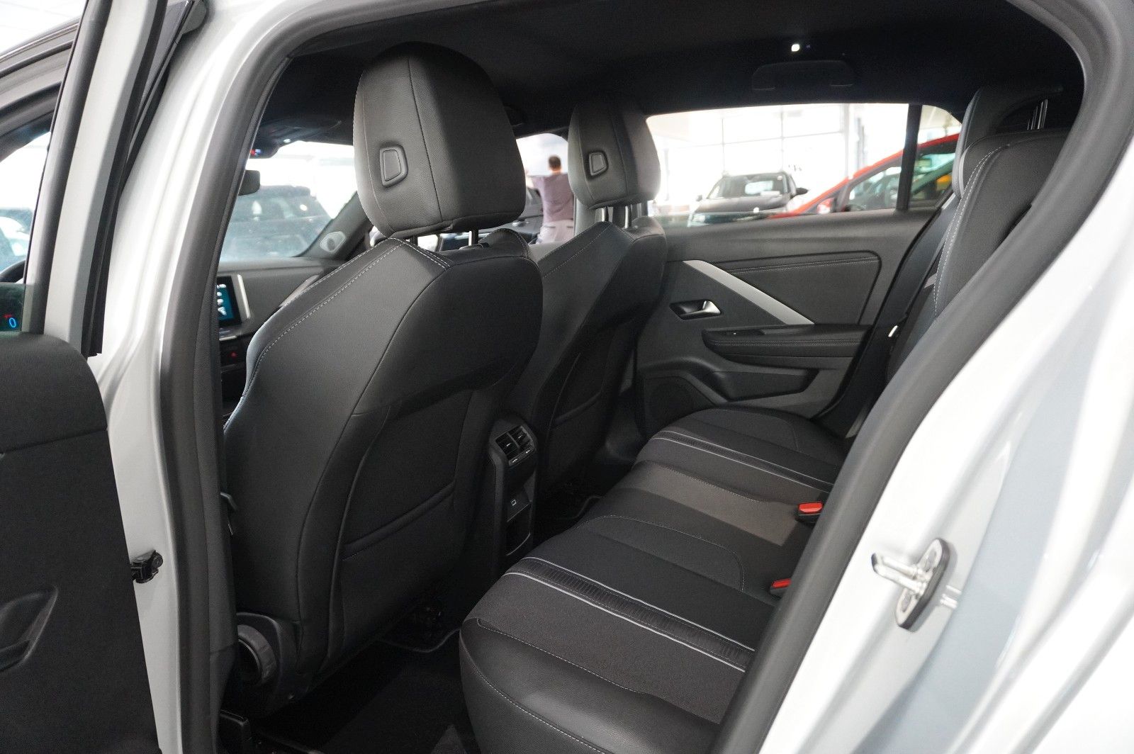 Fahrzeugabbildung Opel Astra L Lim. 1.6 HYBRID GS SPORT NAVI/360°/SPORT