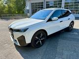 BMW iX xDrive40 -Laser, AHK, Driving Ass, SoftClose - BMW iX Gebrauchtwagen in München