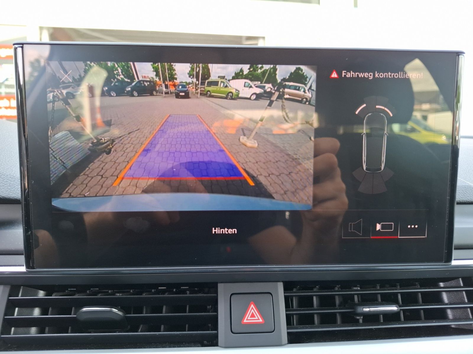 Fahrzeugabbildung Audi A4 Avant 40 TFSI advanced quattro S-tronic Navi