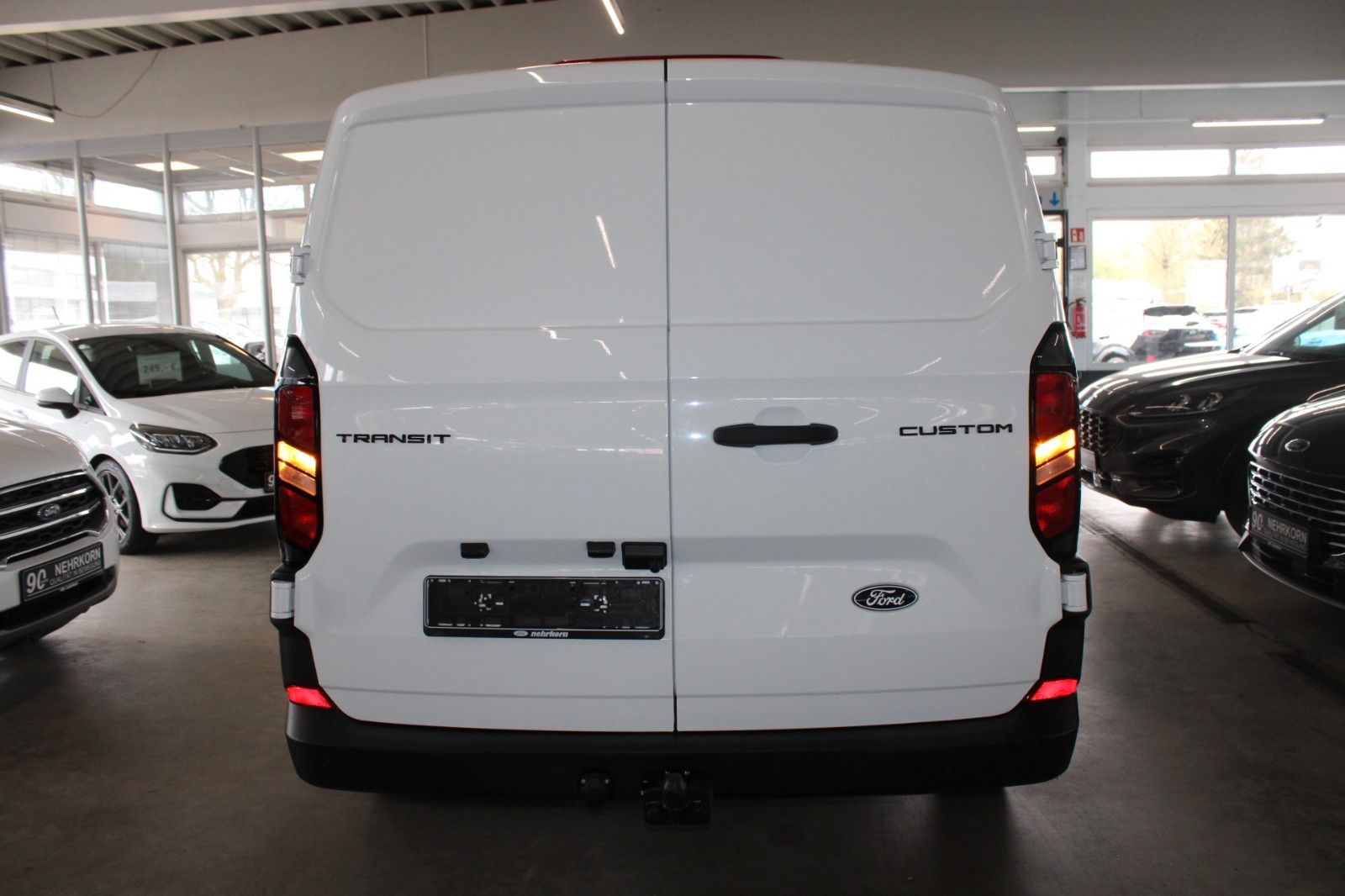 Fahrzeugabbildung Ford Transit Custom L1 Kasten LED AHK TechnologiePak2