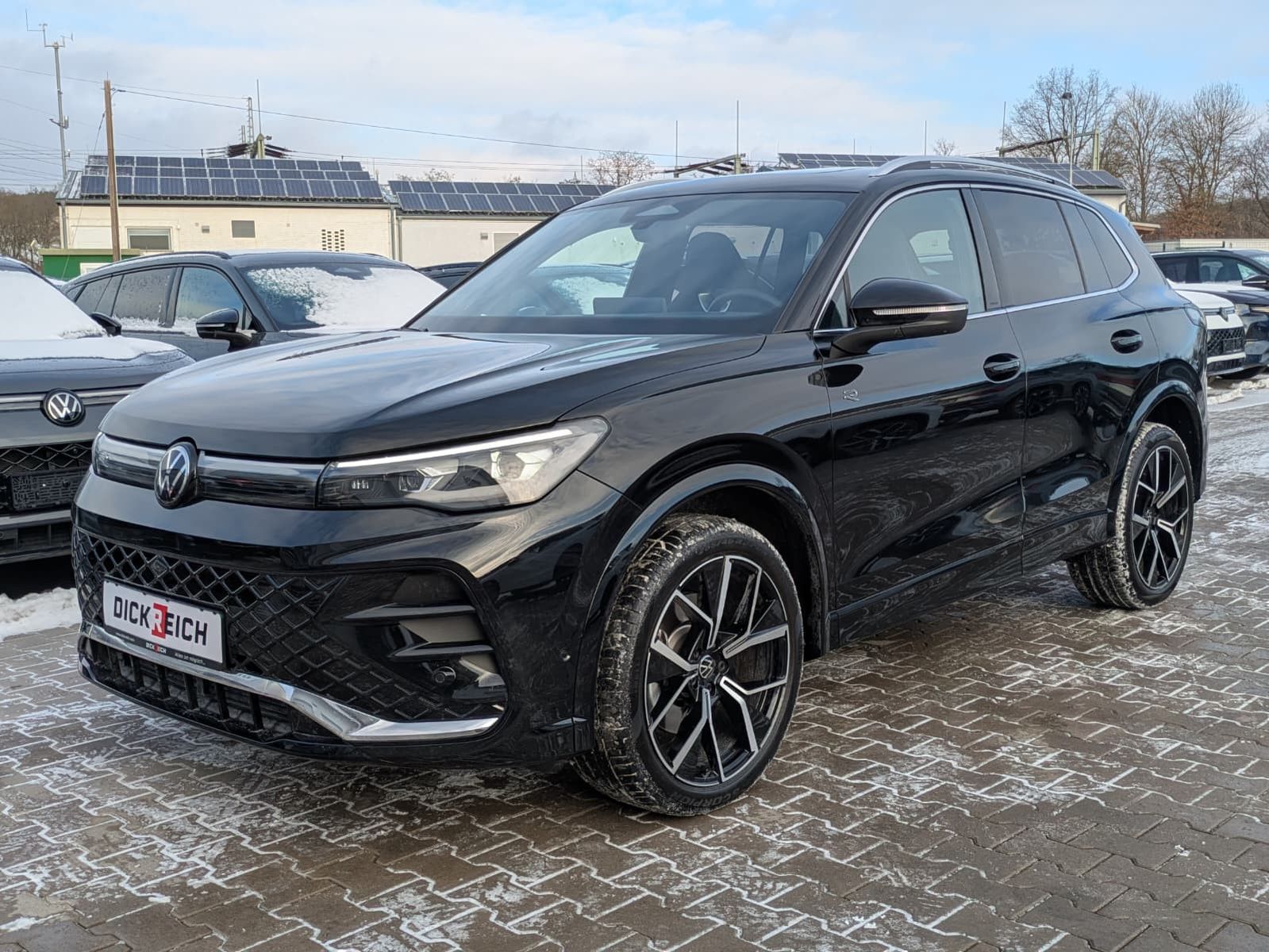 Fahrzeugabbildung Volkswagen Tiguan 2.0 TDI 4M R-Line PANO*H&K*AHK*MATRIX*20"