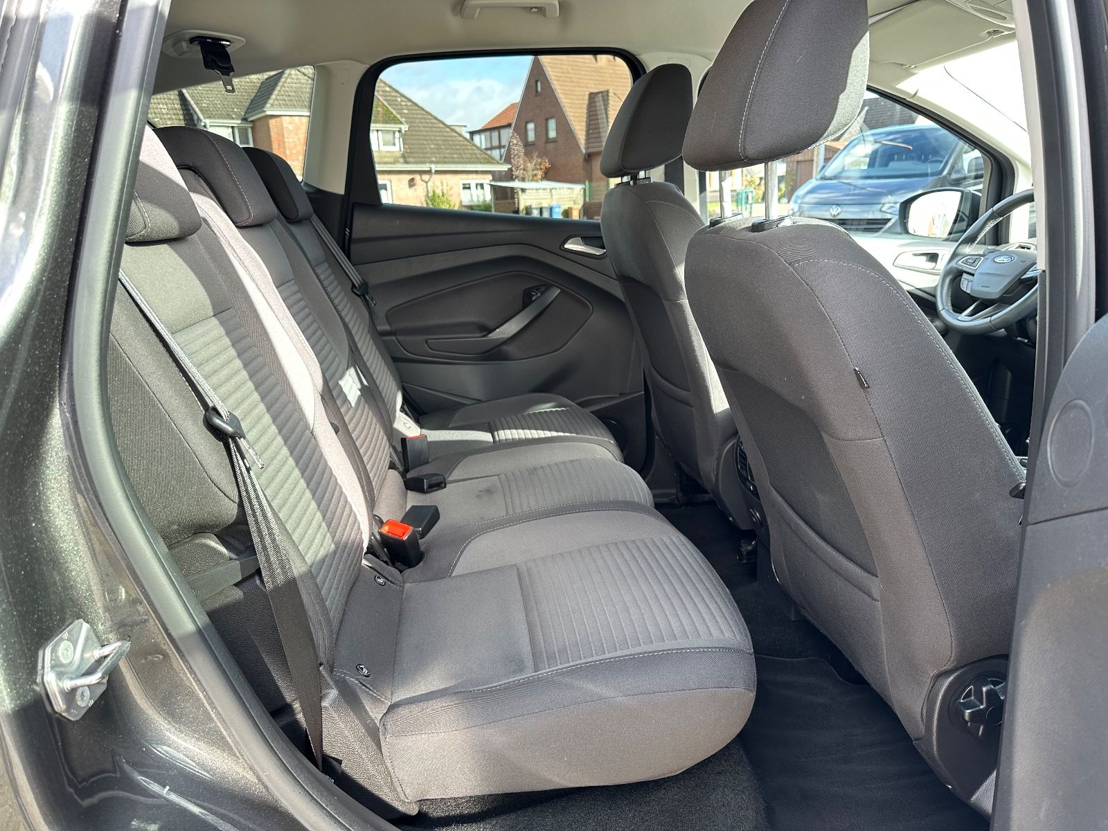 Fahrzeugabbildung Ford C-Max 1.0 EB Titanium Navi/SHZG/ParkPilot/GJR