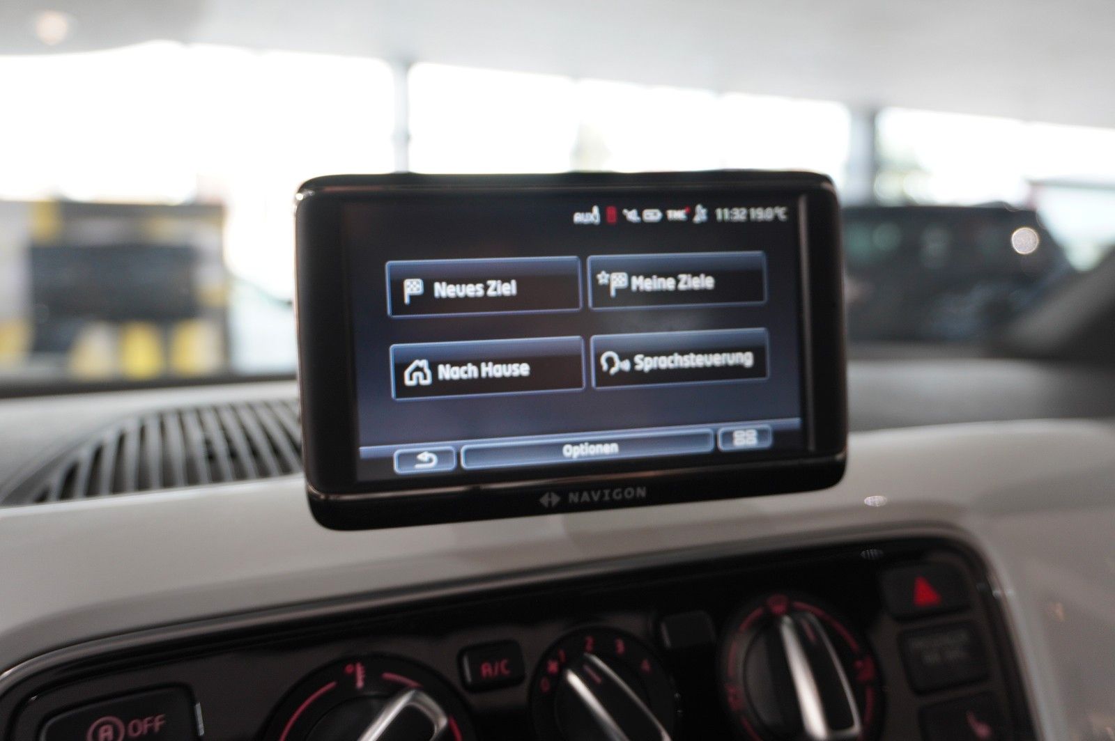 Fahrzeugabbildung Volkswagen up! 1.0 CLUB 5-TÜR NAVI/SPORT/PANO./SHZ/PDC/TEMP