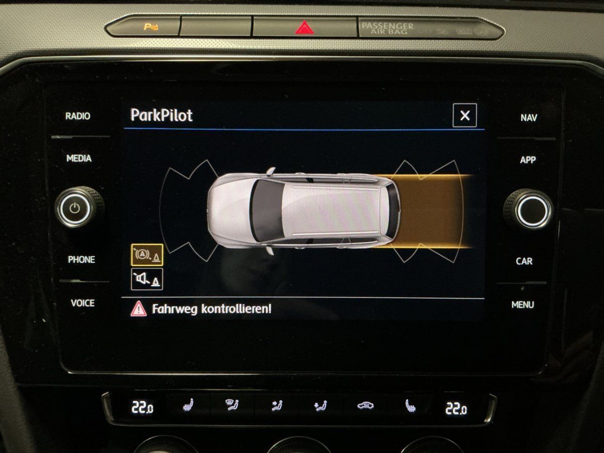Fahrzeugabbildung Volkswagen Passat Variant Comfortline R-Line 1.4 TSI Navi
