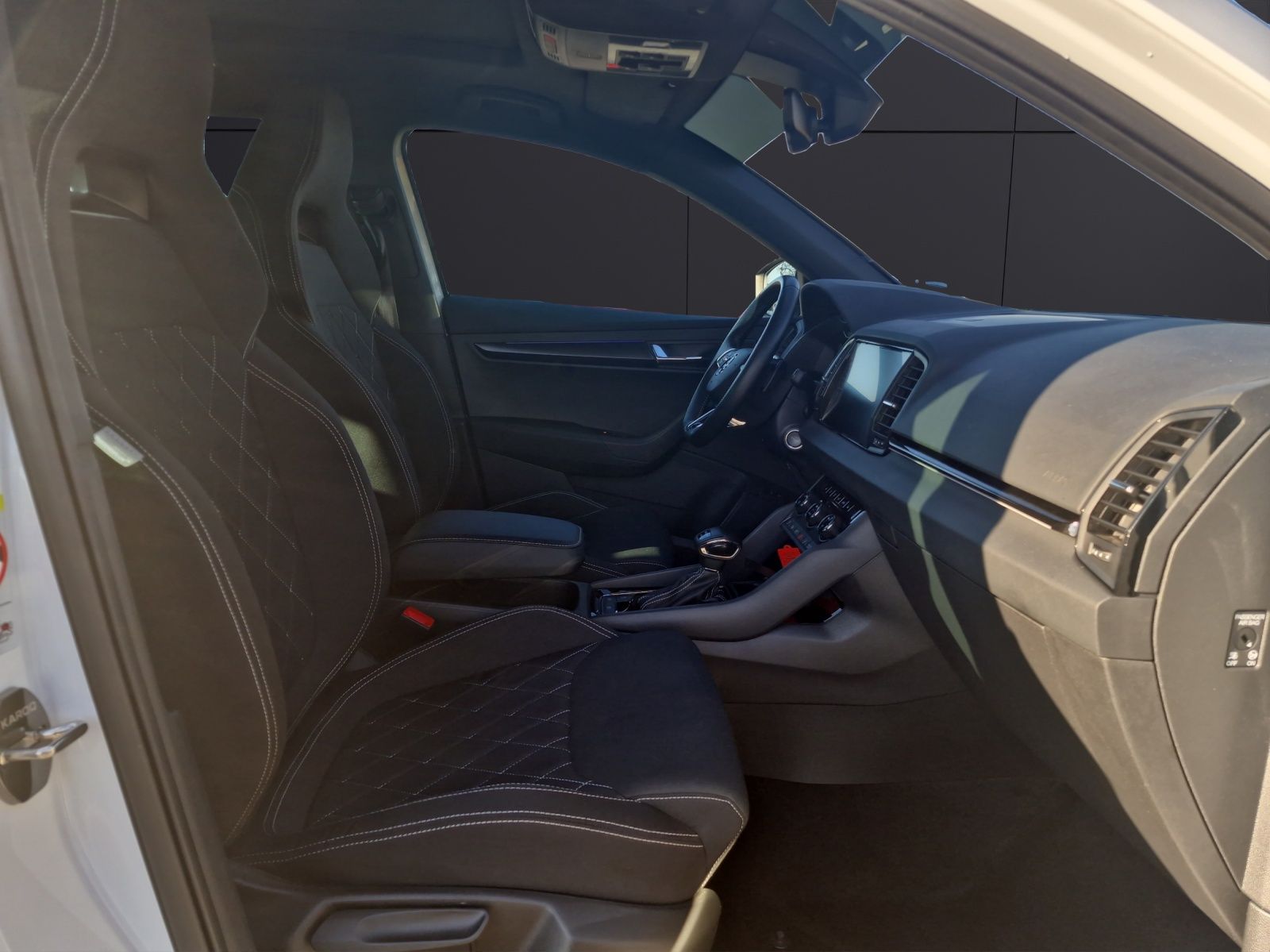 Fahrzeugabbildung SKODA Karoq TDI Sportline 4x4 Matrix PANO ACC Kamera36