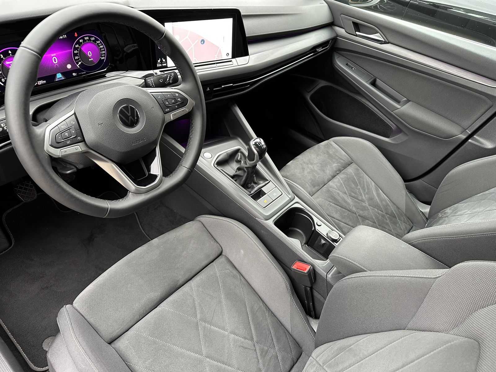 Fahrzeugabbildung Volkswagen Golf 1.5 TSI Style NAV+LED+AHK+ACC+VCOCK+MASSAGE