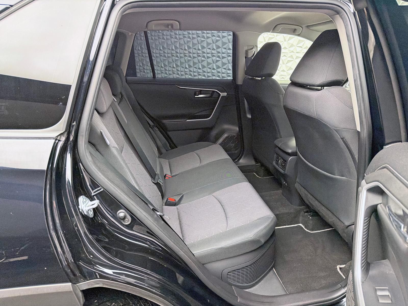 Fahrzeugabbildung Toyota RAV 4 2.5 HYBRID 4x2 BLACK-EDT/AHK/ACC/LED/RCAM