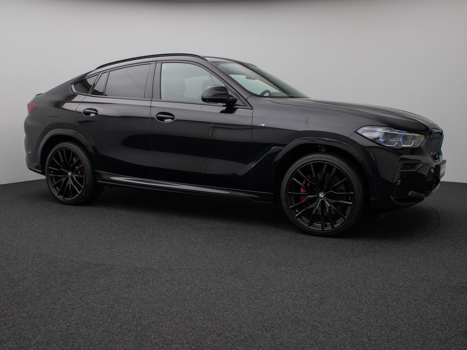 Fahrzeugabbildung BMW X6 M50i Panorama360°Laser Massage HUD B&W 22Zoll