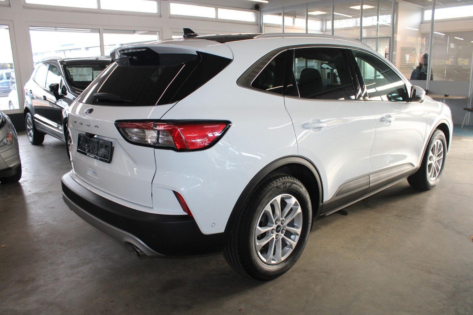 Fahrzeugabbildung Ford Kuga Titanium X Automatik LED Pano STDHZ WinterP