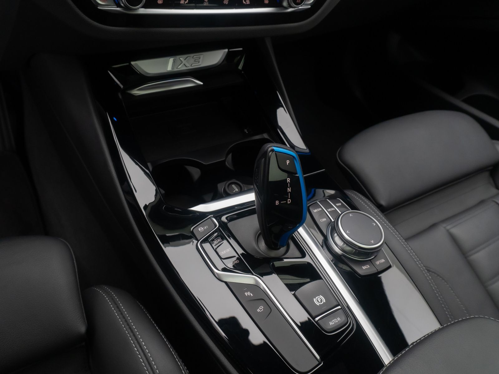 Fahrzeugabbildung BMW iX3 IMPRESSIVE AKH Alarm 360°HUD DAB Panoram 20"