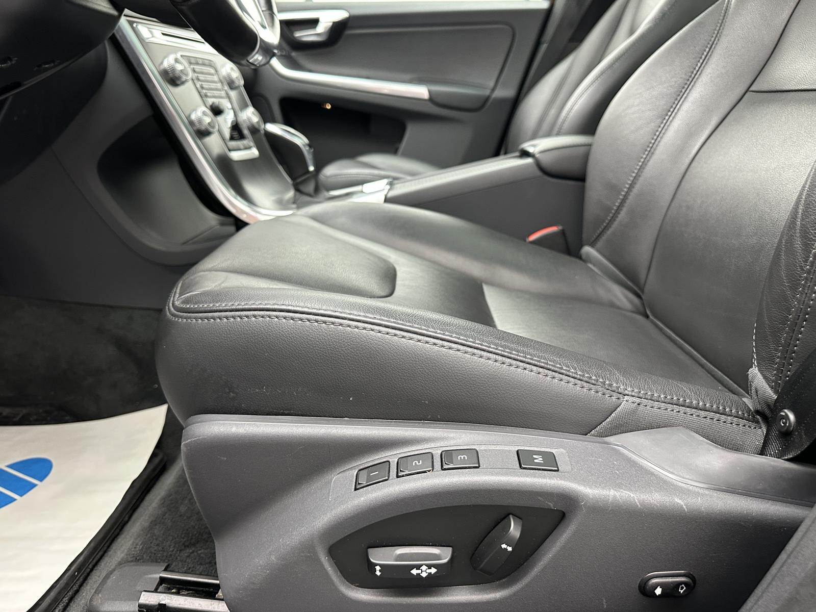 Volvo XC60 Summum 2WD "LEDER-NAVI-PANO-SITZH-PDC-ALU"