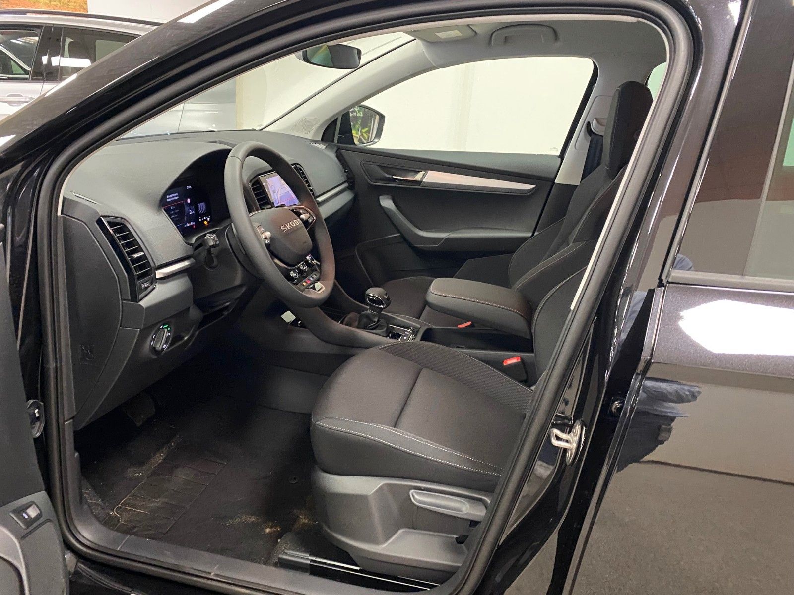 Fahrzeugabbildung SKODA Karoq 1.5 TSI DSG Selection+AHK schwenk.+KAMERA+