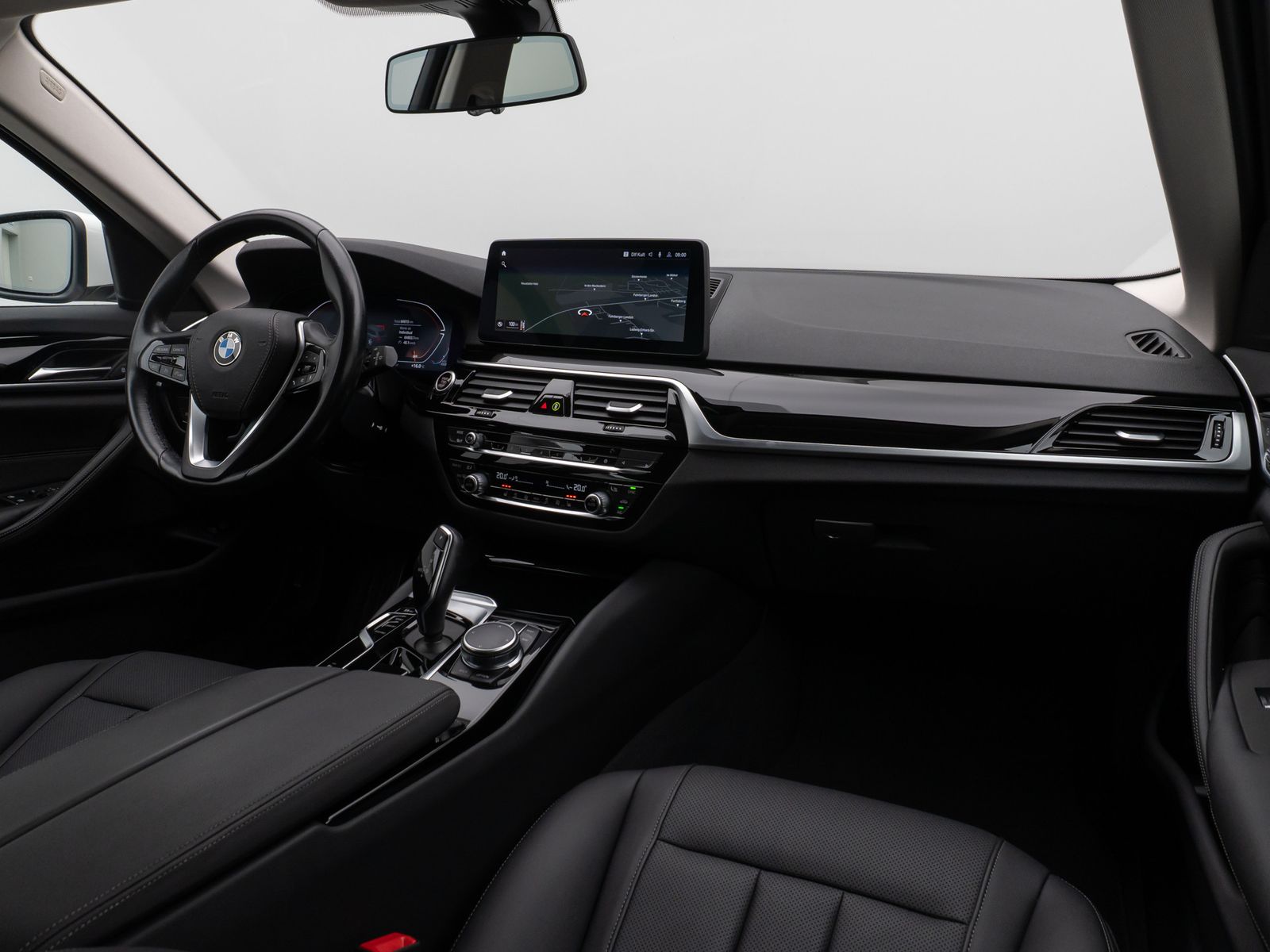 Fahrzeugabbildung BMW 520d Kamera DAB Leder Alarm Parkassistenzsystem