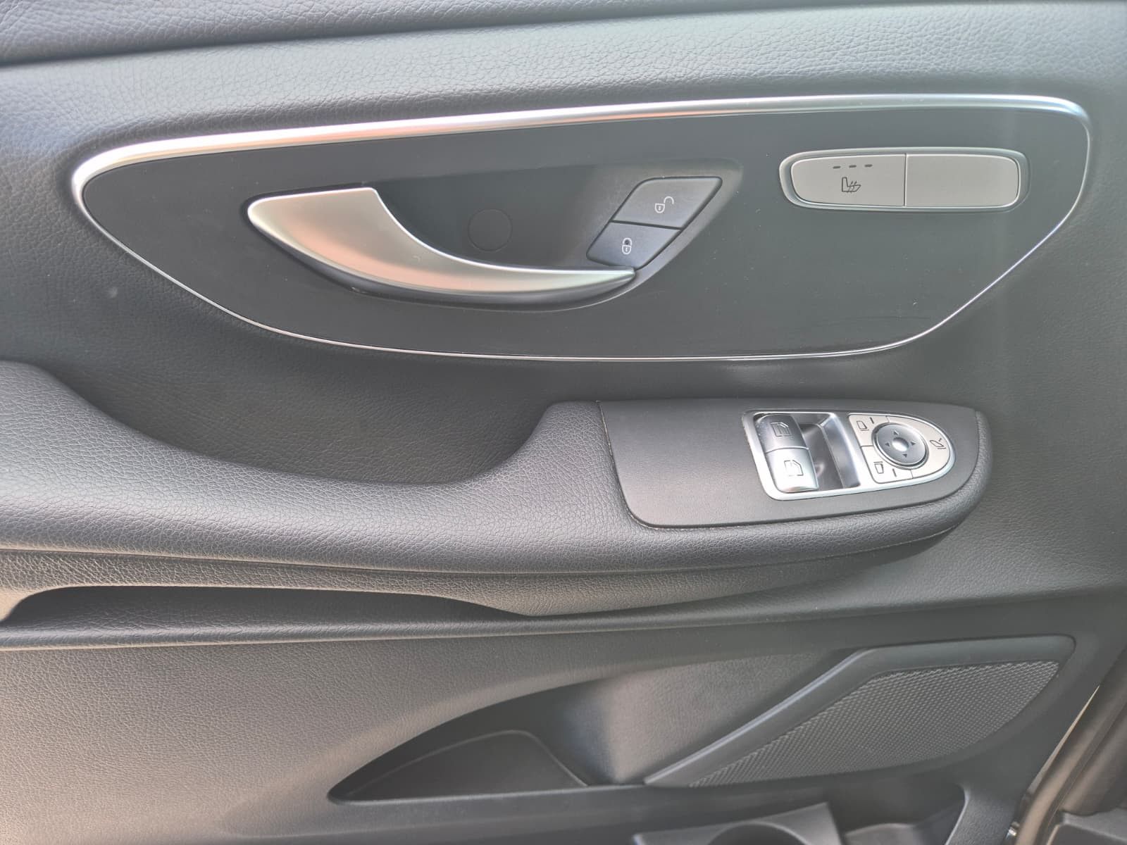 Fahrzeugabbildung Mercedes-Benz V 250 d EDITION 4MATIC lang LED*DISTRON.*MBUX10"