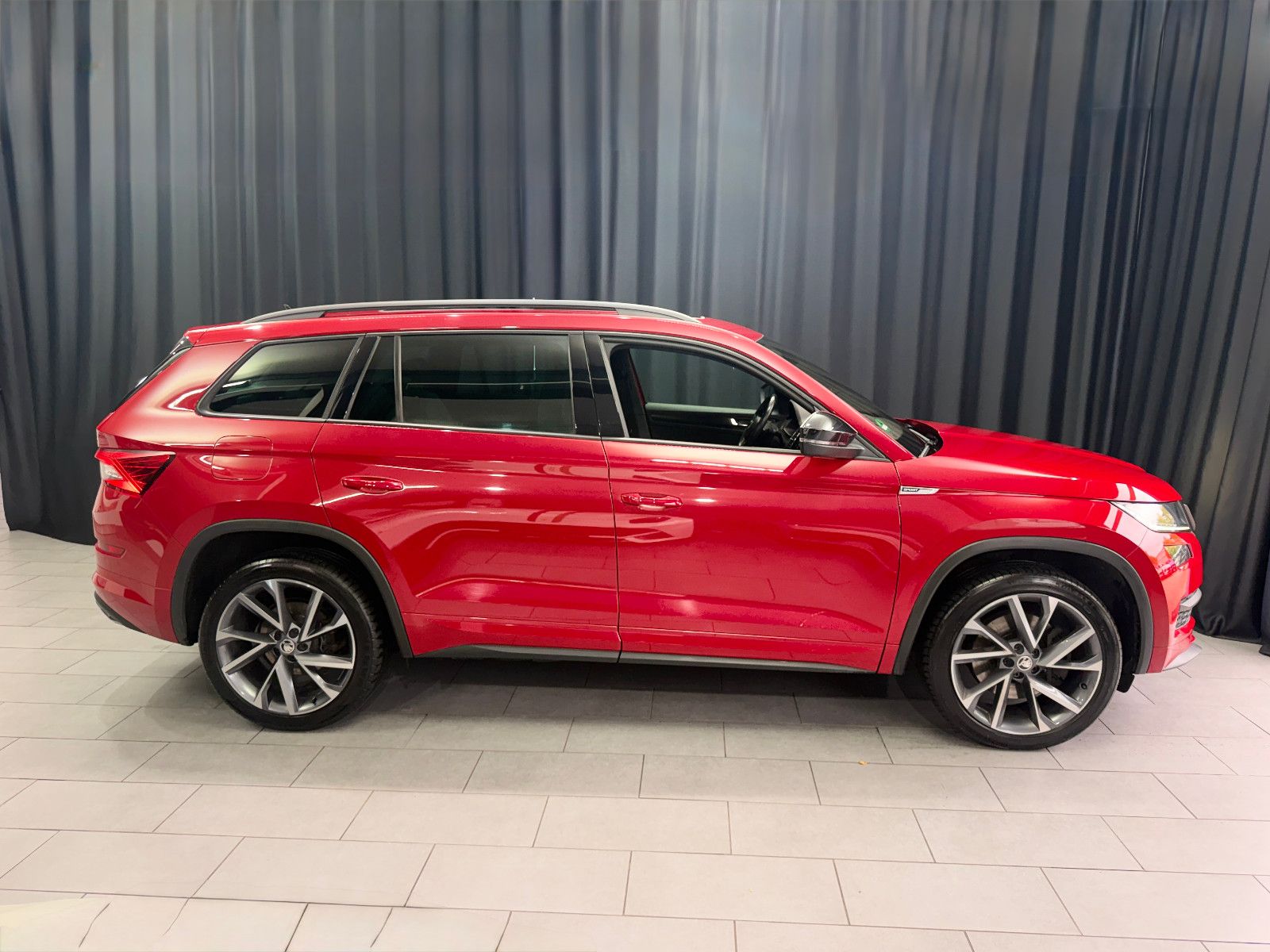 Fahrzeugabbildung SKODA Kodiaq Ambition 4x4|7-SITZER|CANTON|PANO|AHK