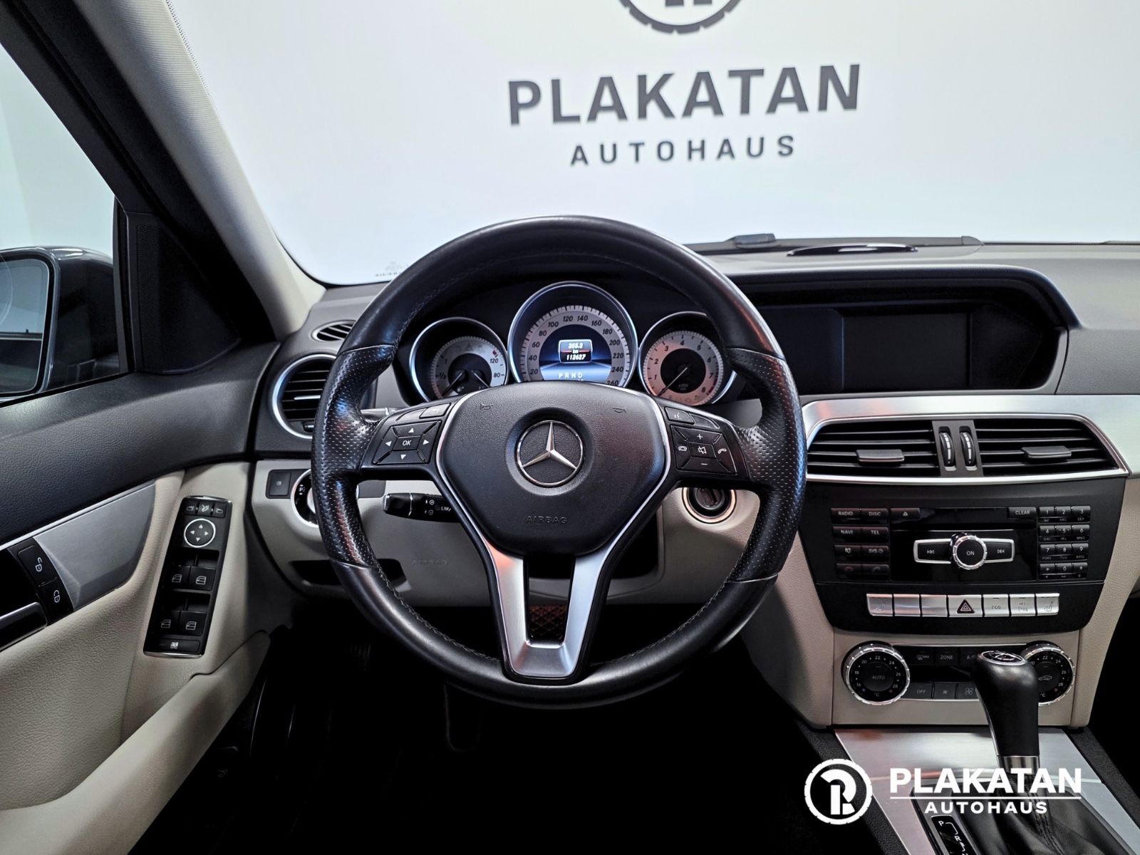 Fahrzeugabbildung Mercedes-Benz C 200 CGI Avantgarde Bi-Xenon AdaptLicht