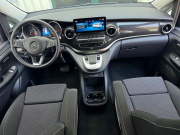 Mercedes V 220 - 10