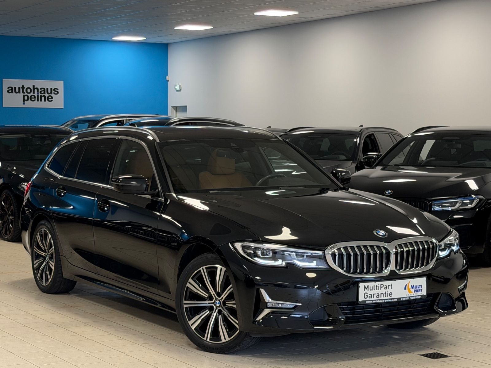 BMW 320dxD/Aut/LEDerSportStz/Pano/AHK/KOmfZg/18/LuxL