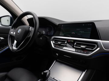 Fahrzeugabbildung BMW 320d xD Sport Line Kamera Laser HiFi AHK Komfort