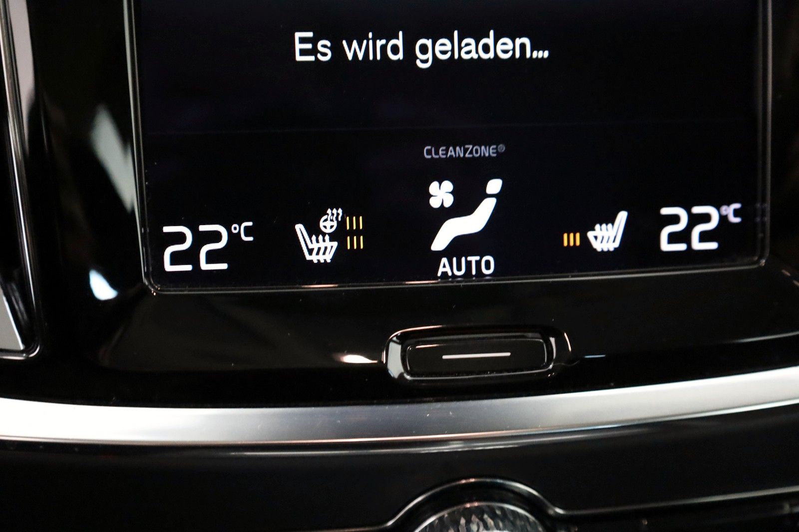 Fahrzeugabbildung Volvo V60 Kombi Momentum Pro Navi,LED,SH,360°,AppleCar