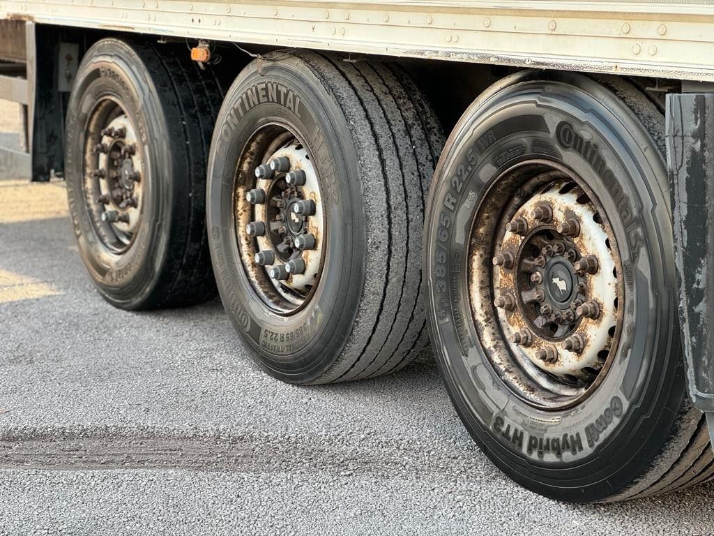 Fahrzeugabbildung Schmitz Cargobull Ferro Plast Koffer Isoliert Auflieger