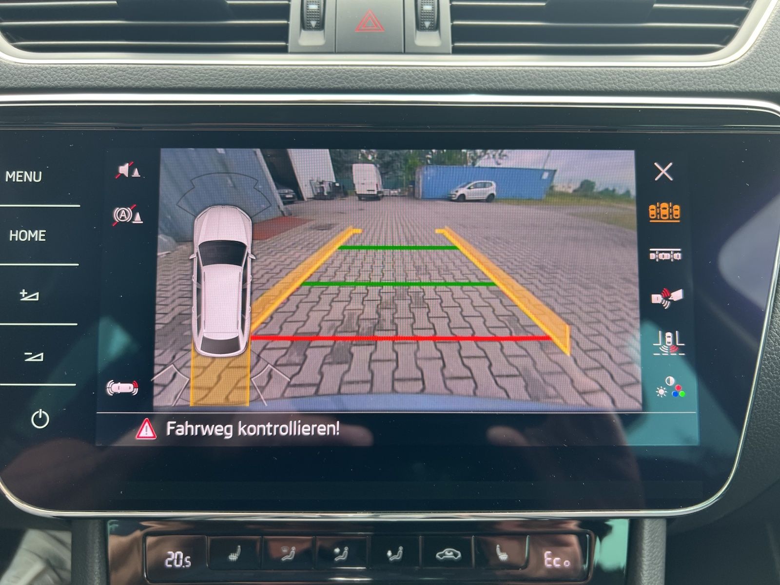 Fahrzeugabbildung SKODA Superb Combi Style iV Matrix Navi ACC DCC RFK