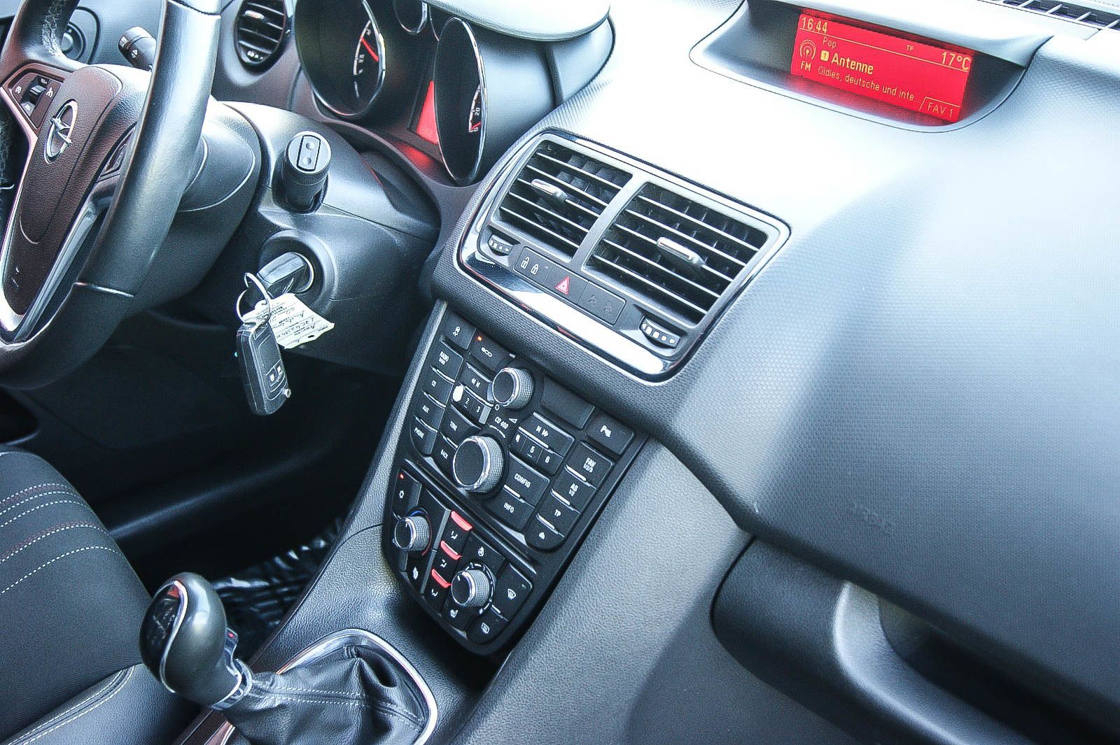 Fahrzeugabbildung Opel Meriva B 1.4Turbo 150 Jahre Opel 1HAND ANHZV PDC